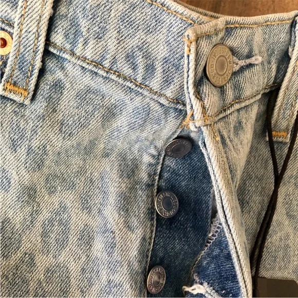 Levis Premium Ribcage Short Size 29 Super High Rise Button Fly Cut-Offs Wildcat